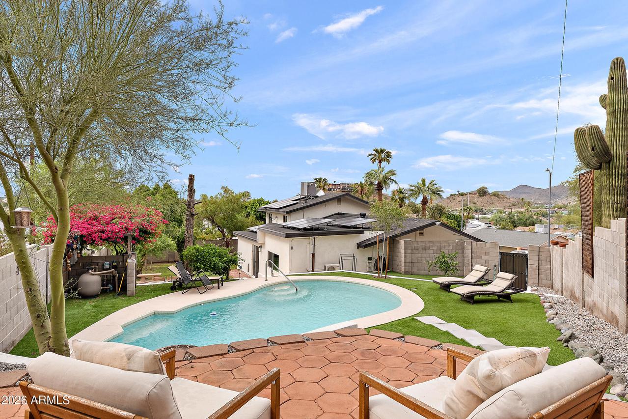1239 E El Camino Dr., Phoenix, AZ 85020