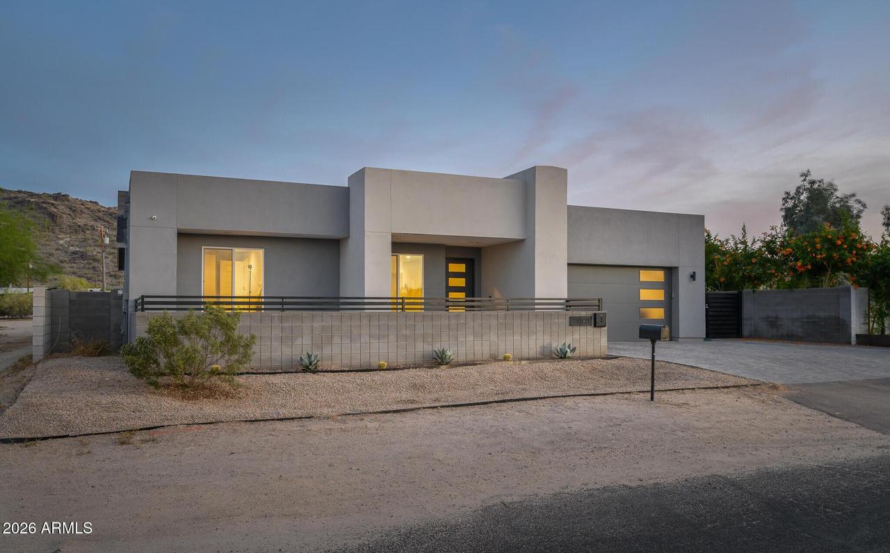 2437 E South Mountain Ave., Phoenix, AZ 85042