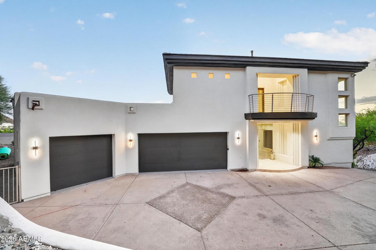 2040 E Vista Ave., Phoenix, AZ 85020