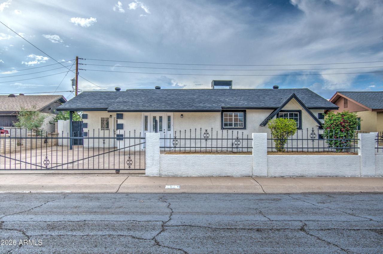 2260 W Pecan Rd., Phoenix, AZ 85041