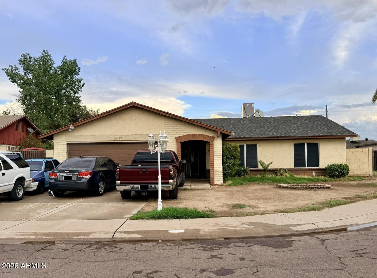 5057 N 71st Ln., Glendale, AZ 85303