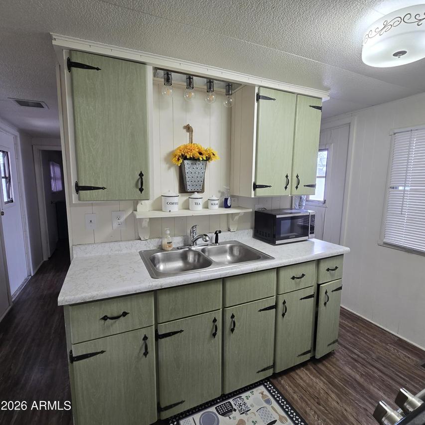 8401 N 67th Ave. #104, Glendale, AZ 85302