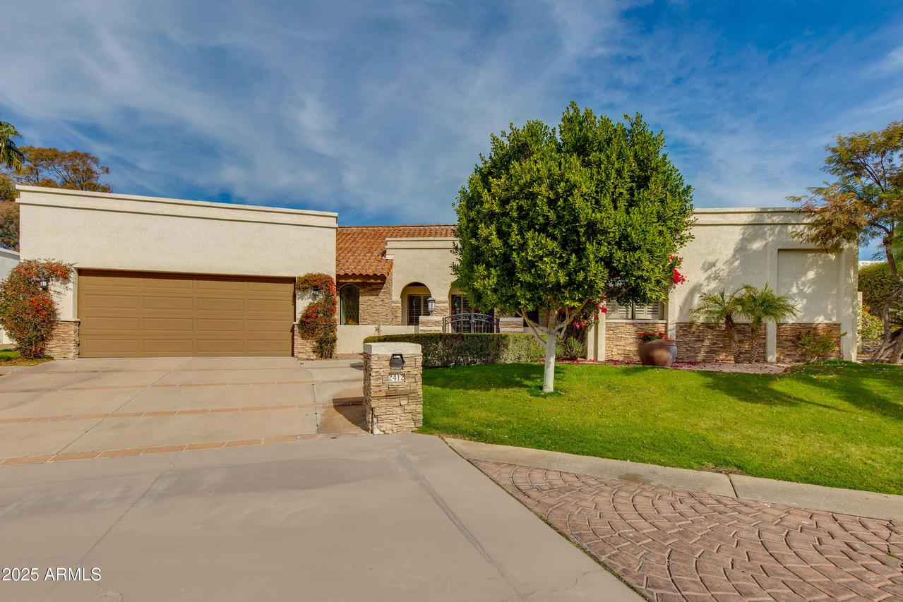 2412 E San Miguel Ave., Phoenix, AZ 85016