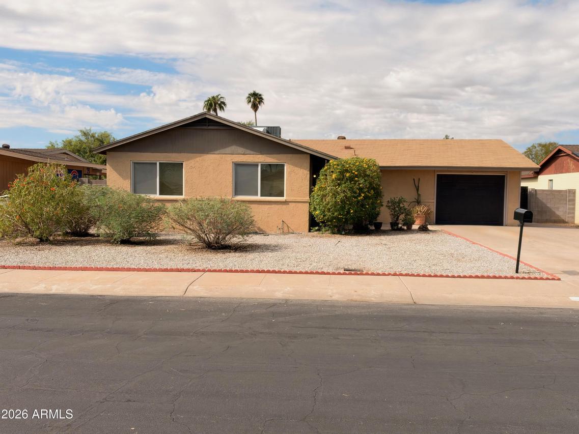 9052 N 52nd Dr., Glendale, AZ 85302