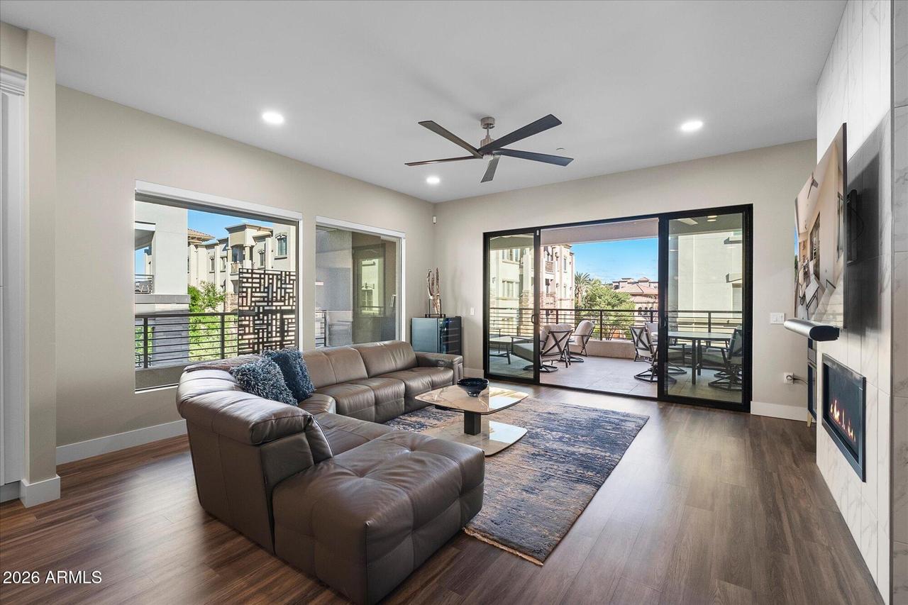 5250 E Deer Valley Dr. #353, Phoenix, AZ 85054
