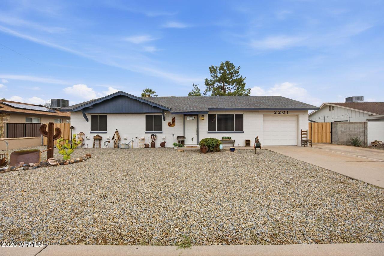 2201 W Meadow Dr., Phoenix, AZ 85023