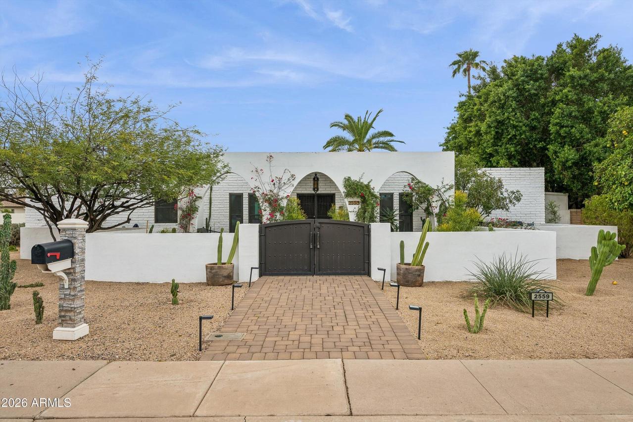 2559 E Fox St., Mesa, AZ 85213