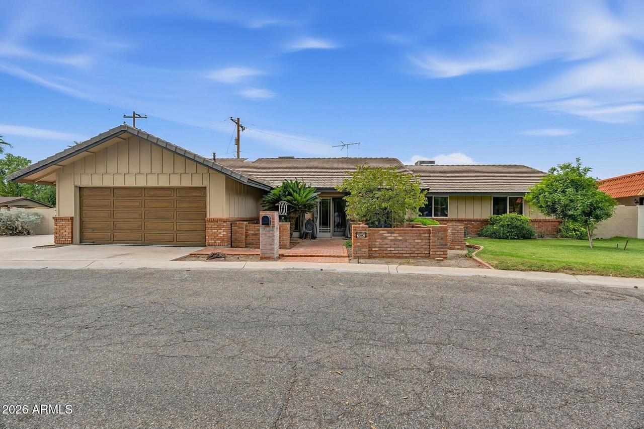 7502 N 8th St., Phoenix, AZ 85020