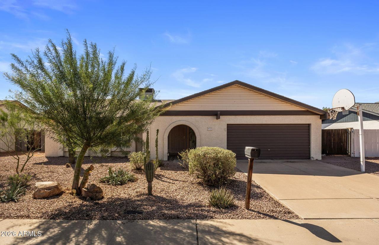 937 W Hermosa Dr., Tempe, AZ 85282