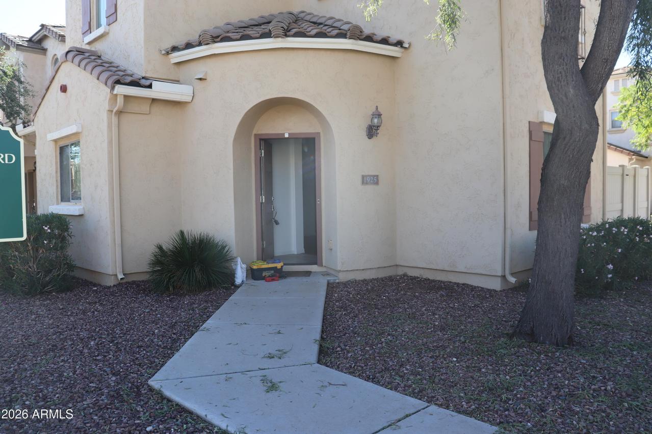 1925 W Davis Rd., Phoenix, AZ 85023