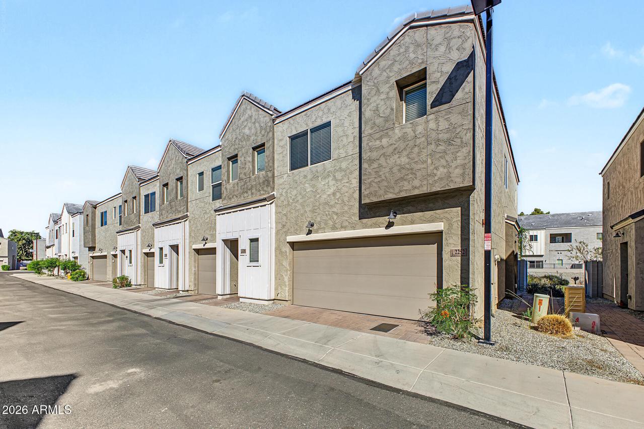 2252 W Laurie Ln., Phoenix, AZ 85021