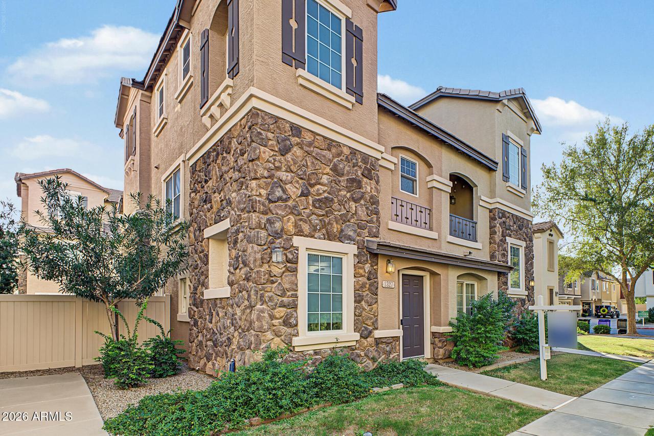 1327 S Sabino Dr., Gilbert, AZ 85296
