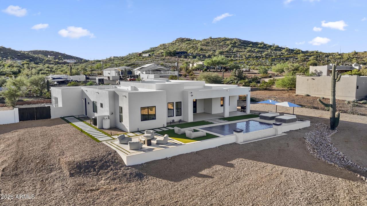 33329 N 10th St., Phoenix, AZ 85085