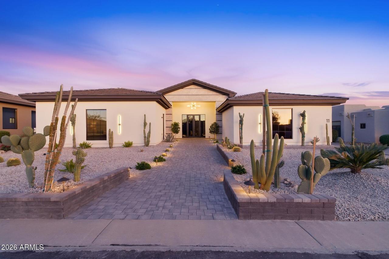 7130 E Saddleback St. #11, Mesa, AZ 85207