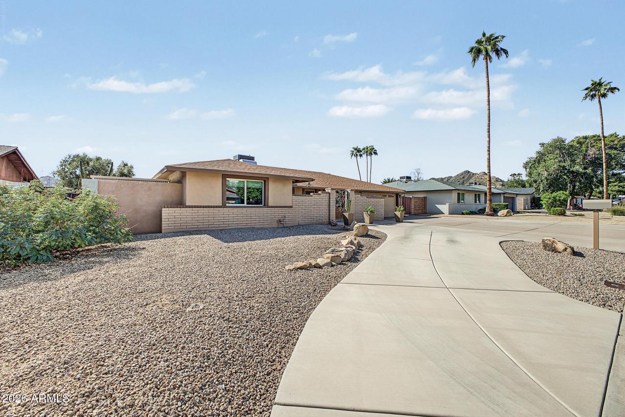 2647 E Cannon Dr., Phoenix, AZ 85028