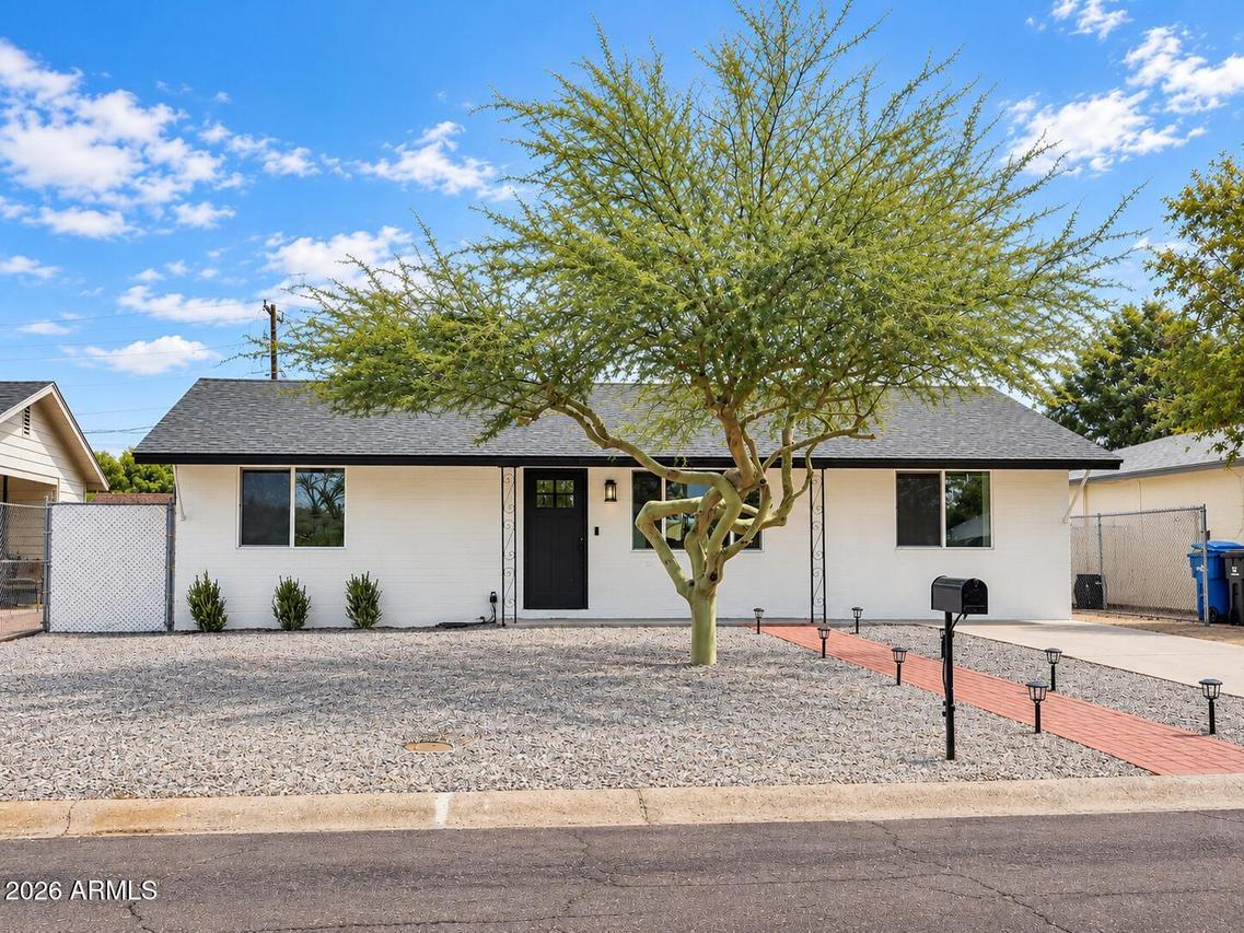 906 E Cinnabar Ave., Phoenix, AZ 85020