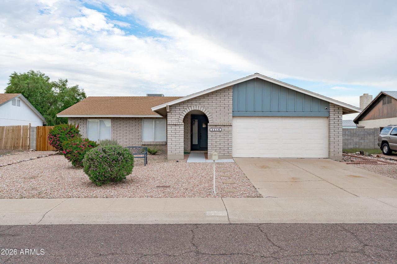 3256 W Angela Dr., Phoenix, AZ 85053
