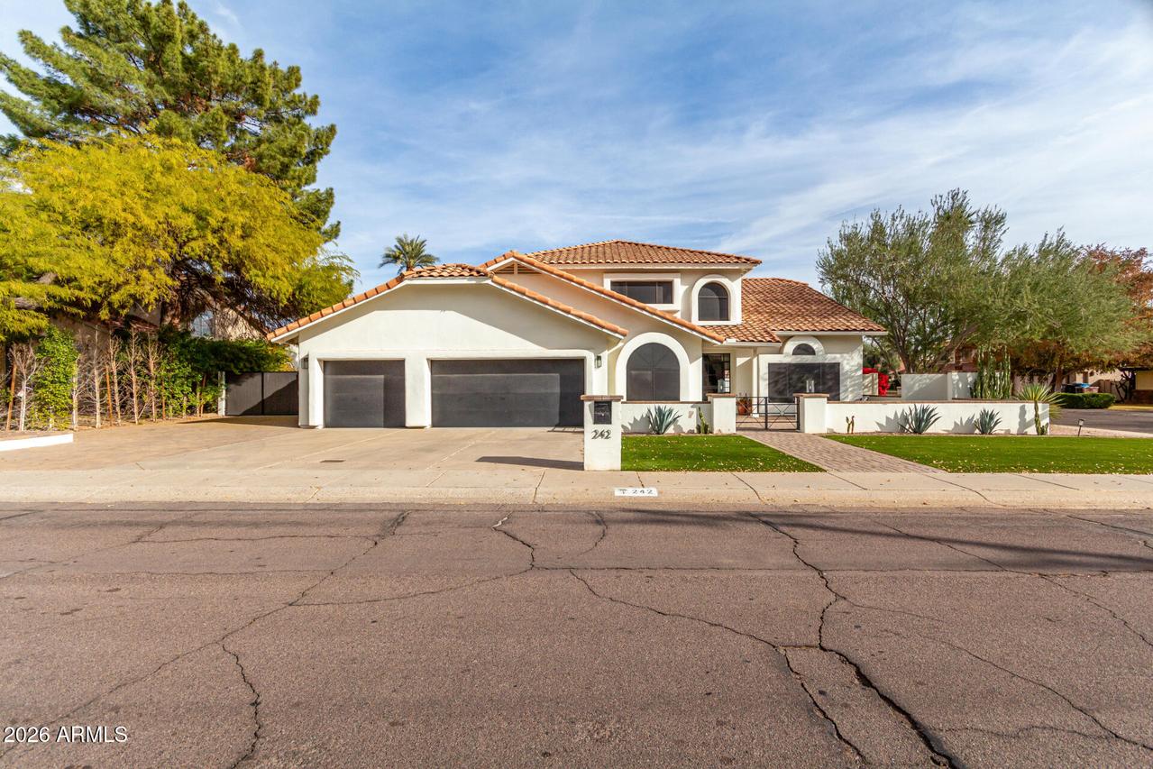 242 W Royal Palm Rd., Phoenix, AZ 85021