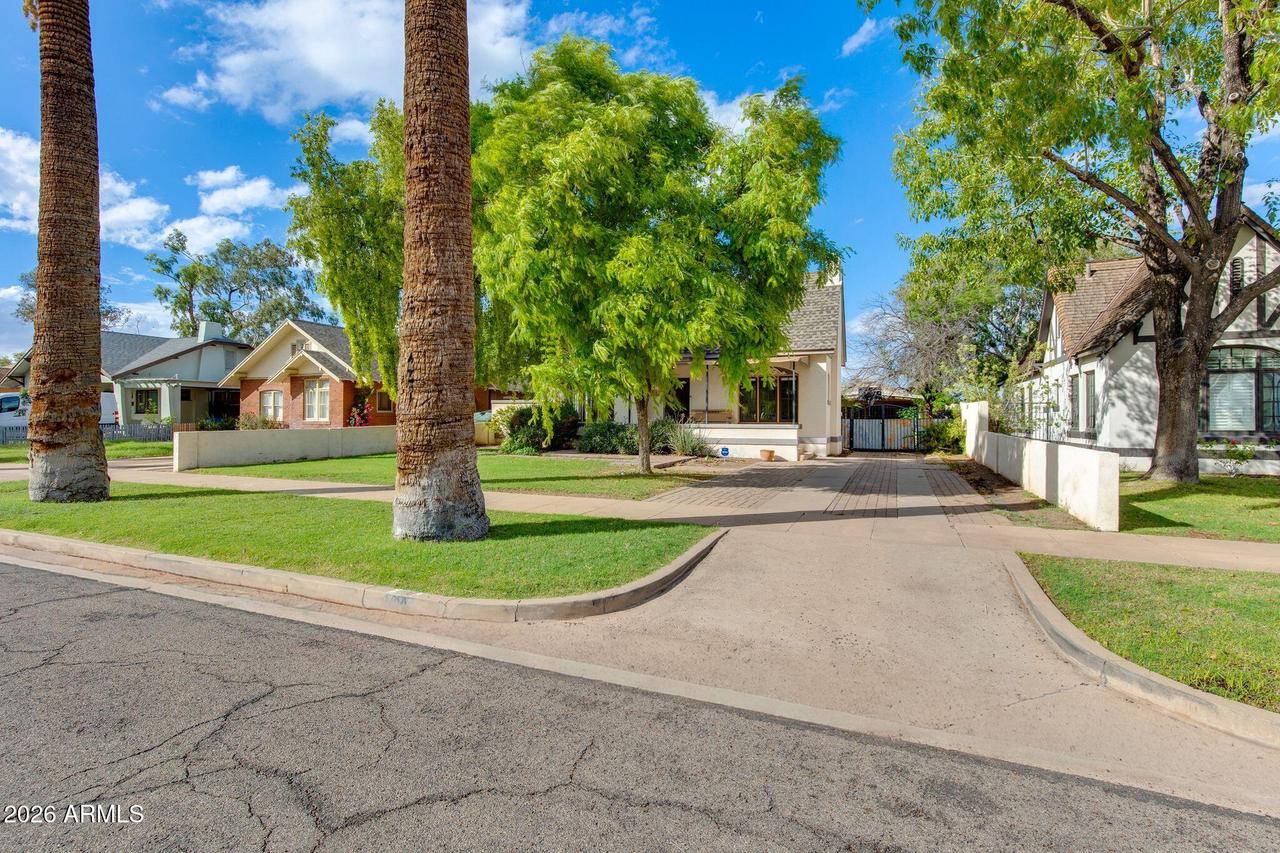 910 W Portland St., Phoenix, AZ 85007