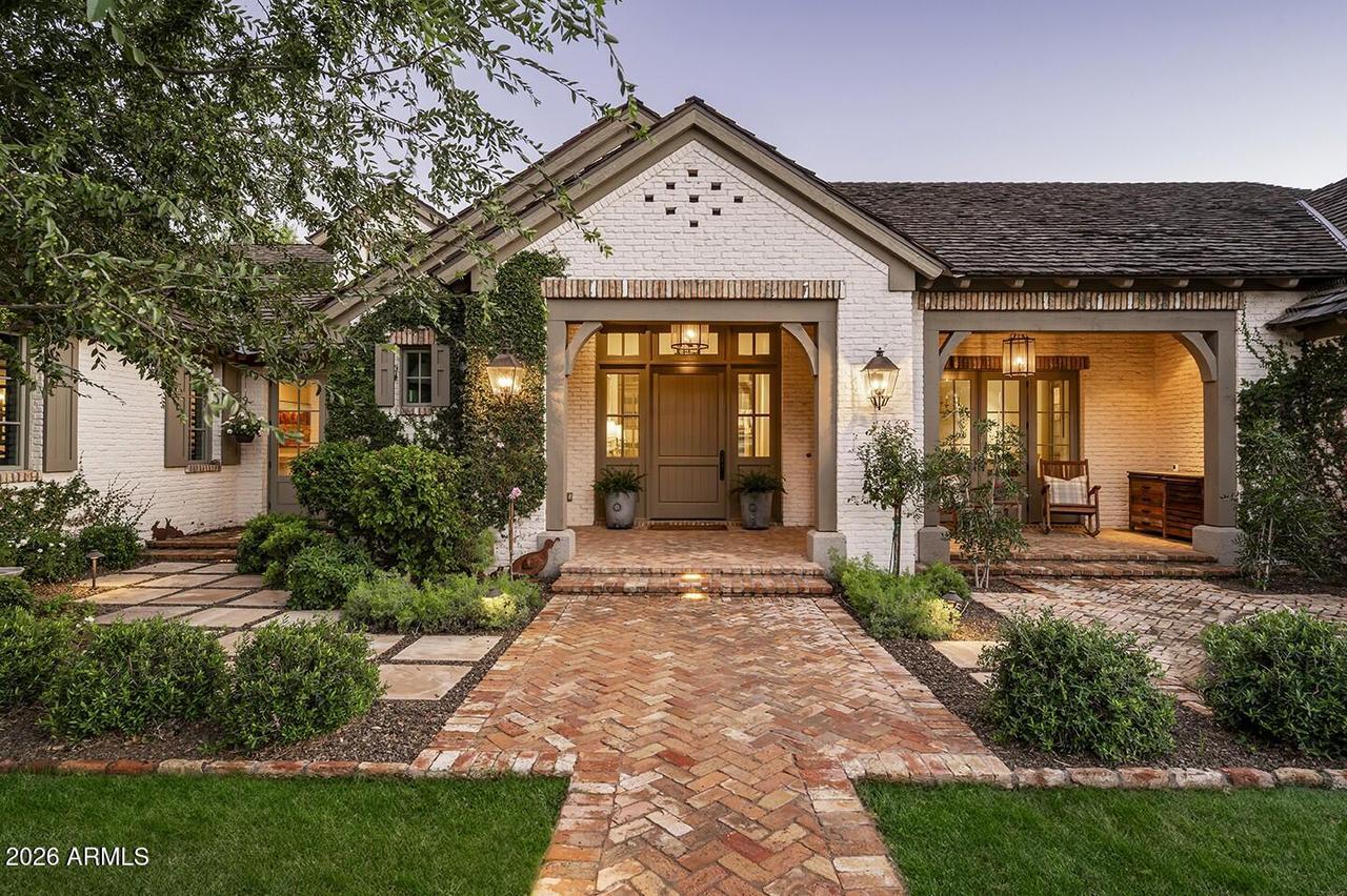 5015 E Arcadia Ln., Phoenix, AZ 85018