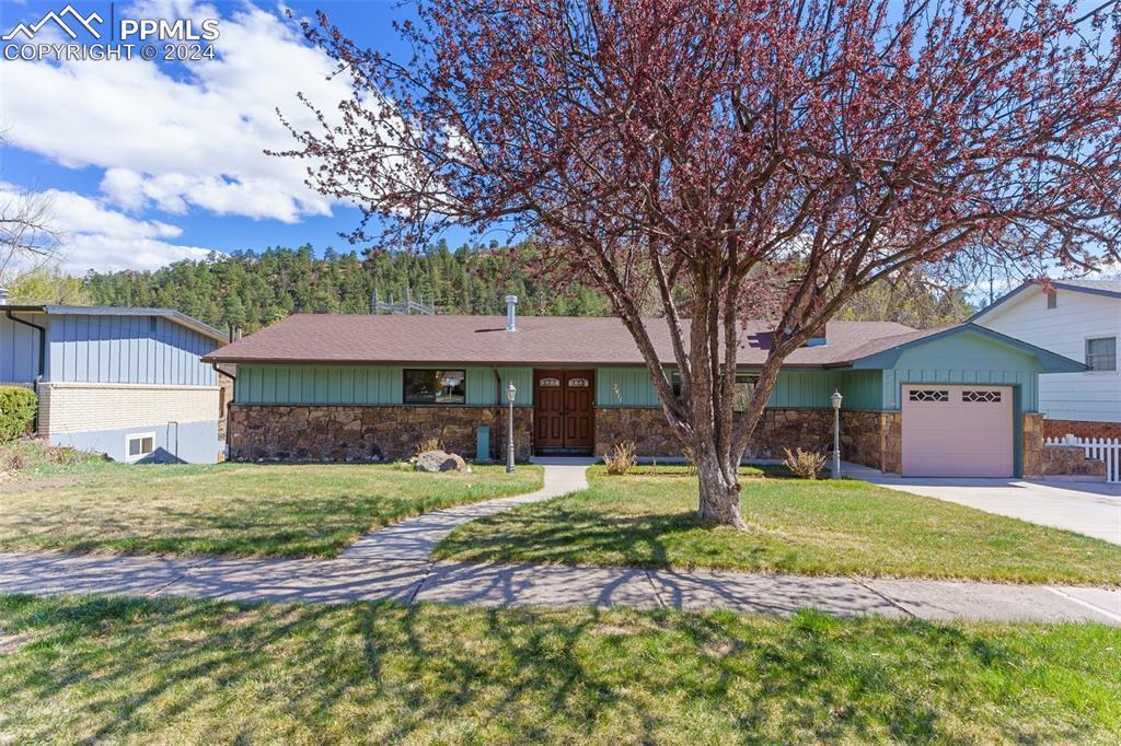 2411 Flintridge Dr., Colorado Springs, CO 80918