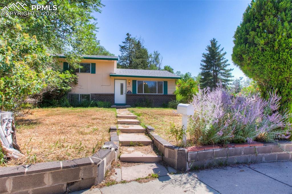 2415 Camelot Ct., Colorado Springs, CO 80904