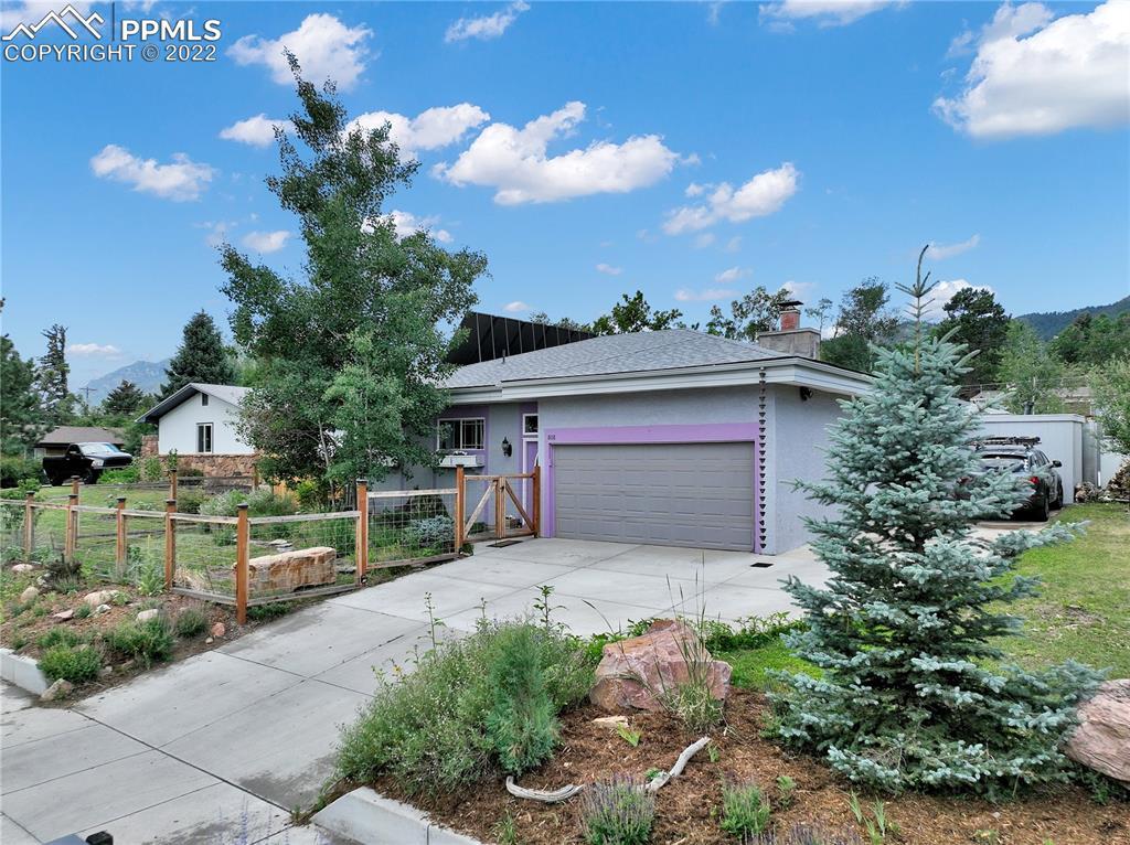 808 Cresta Rd., Colorado Springs, CO 80906
