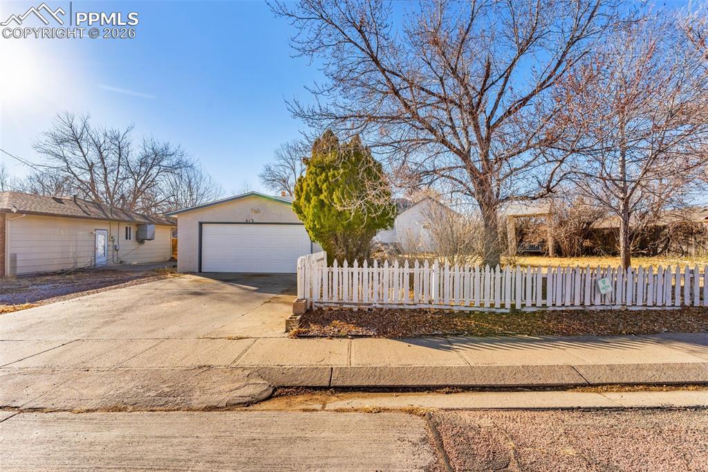 613 Barrett Ave., Canon City, CO 81212