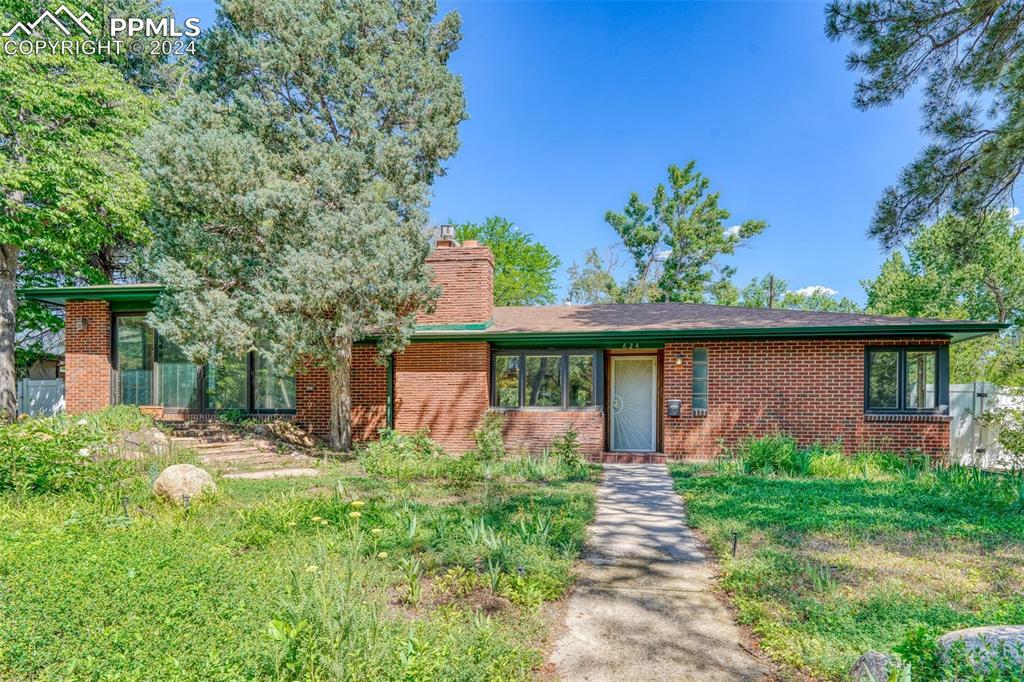 624 W Cheyenne Rd., Colorado Springs, CO 80906