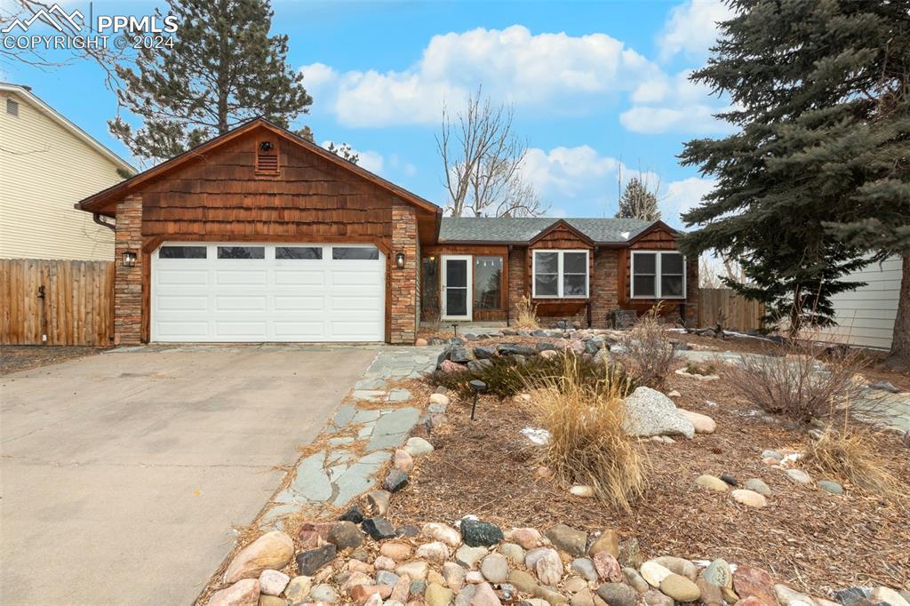 380 Saddlemountain Rd., Colorado Springs, CO 80919