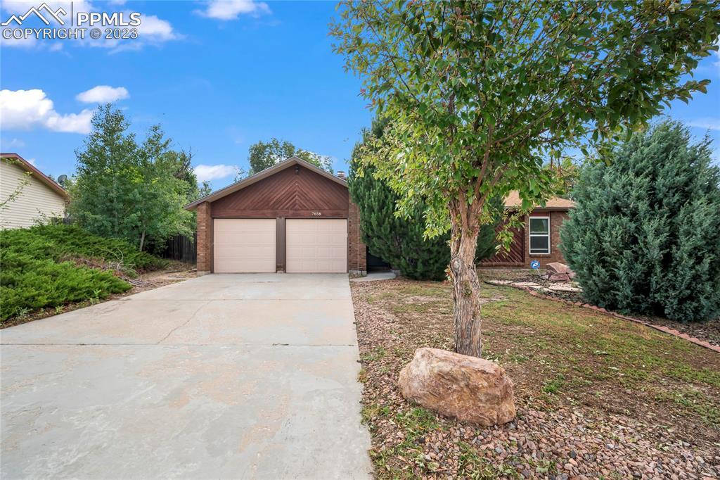 7658 Vallhalla Dr., Colorado Springs, CO 80920