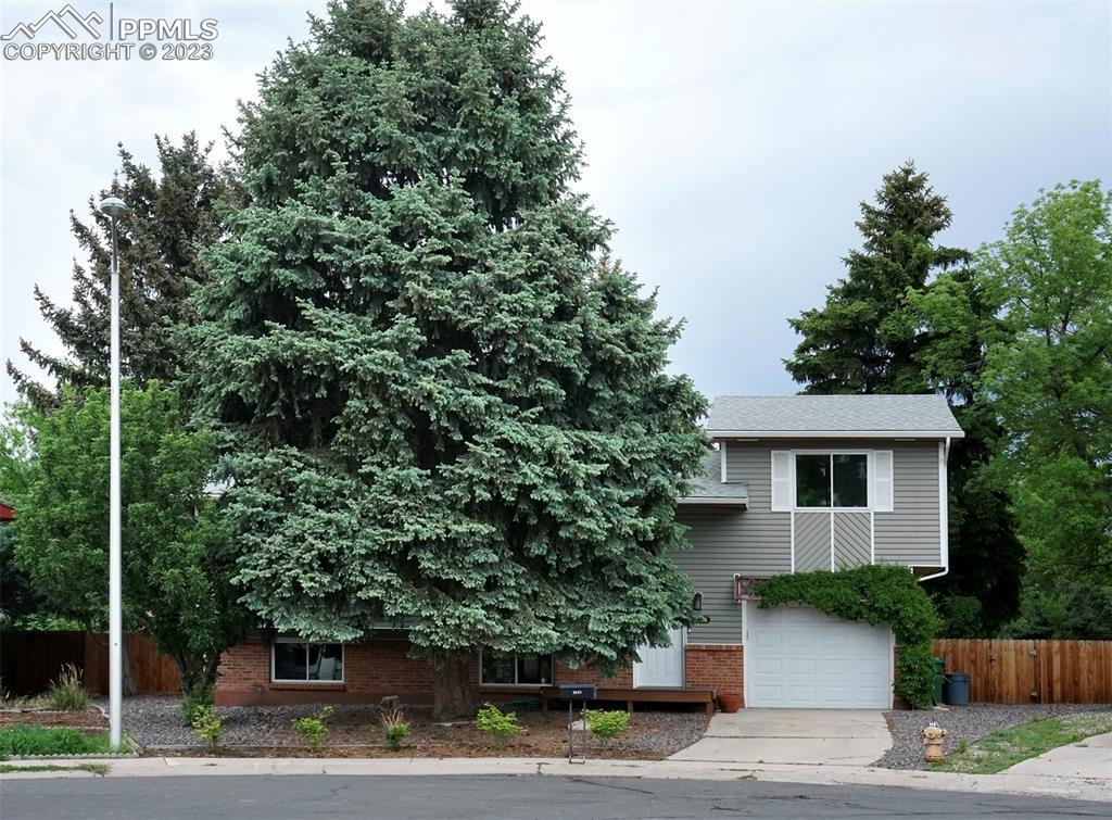 3828 S Vaquero Cir., Colorado Springs, CO 80918