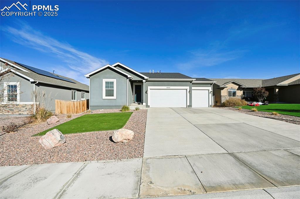 2215 Cliffmoor Ln., Pueblo, CO 81008