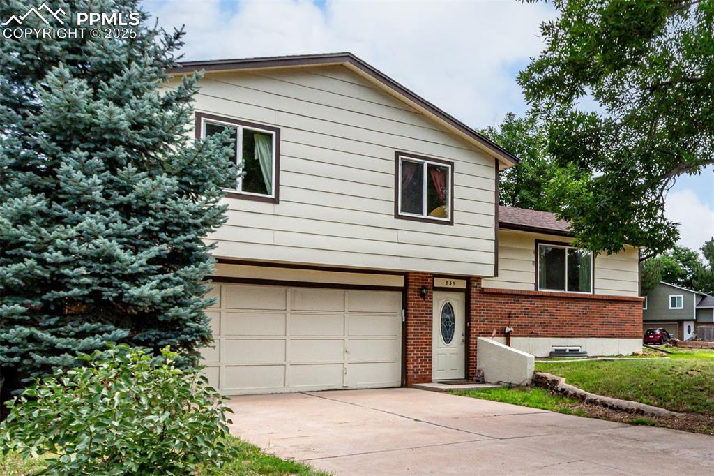 835 Hoosier Dr., Colorado Springs, CO 80916