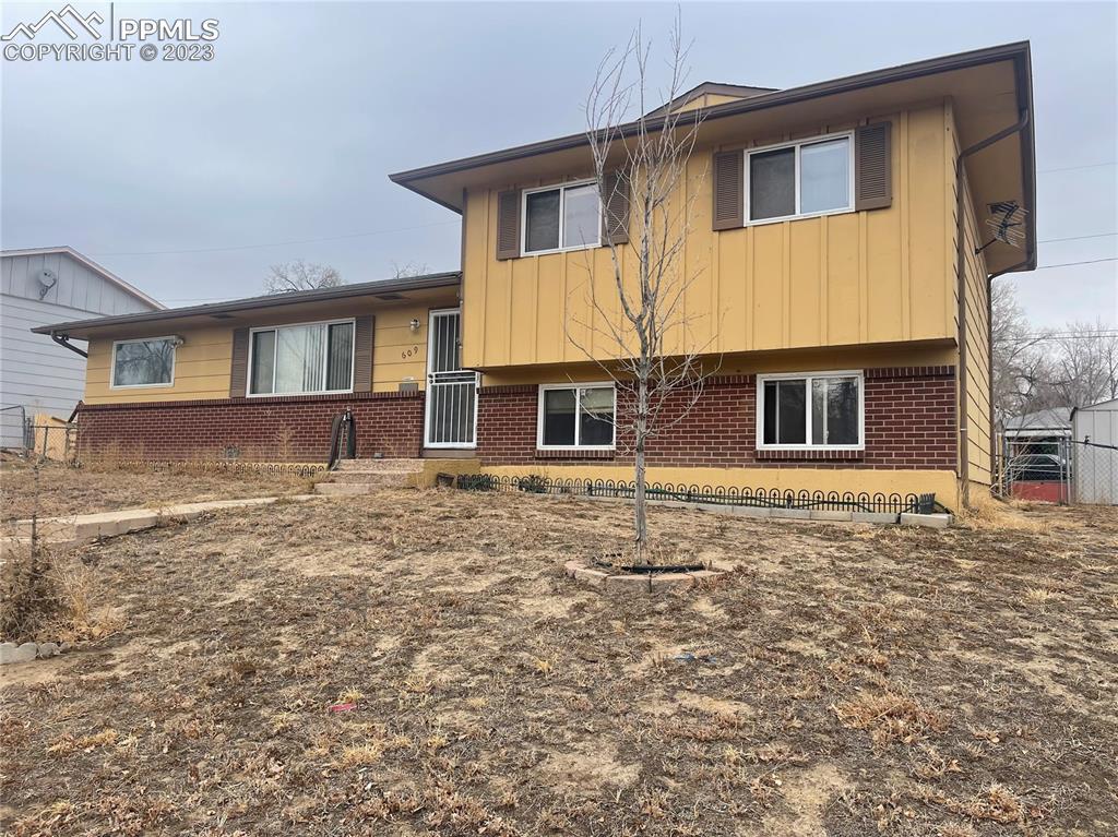 609 Winnepeg Dr., Colorado Springs, CO 80910