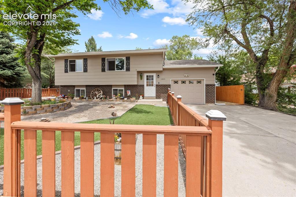 1825 Winnebago Rd., Colorado Springs, CO 80915