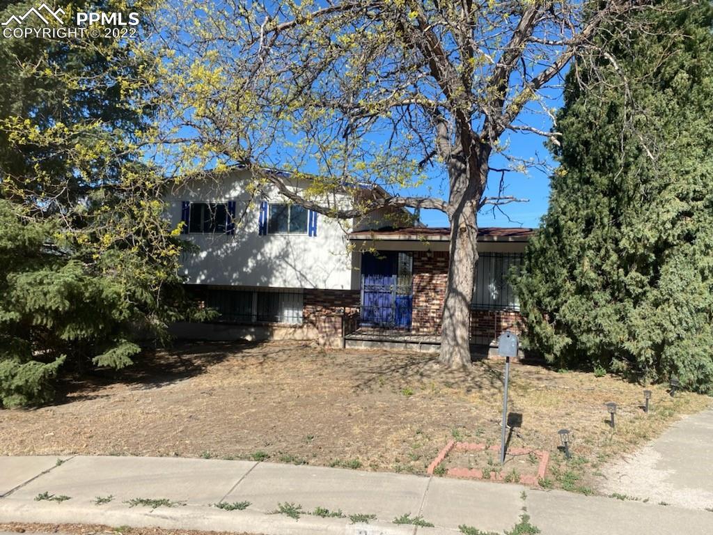 32 W Clover Cir., Colorado Springs, CO 80906