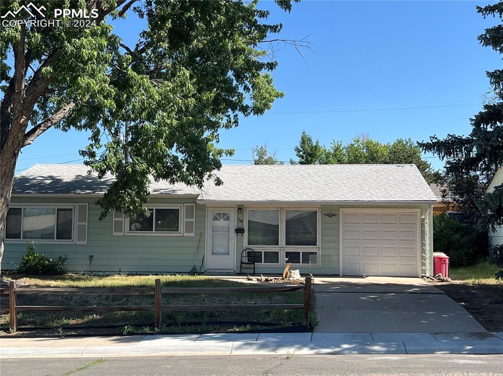 308 Maplewood Dr., Colorado Springs, CO 80907