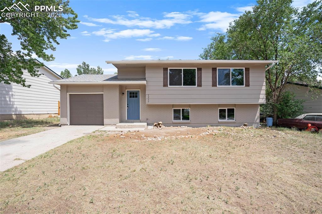 1217 Commanchero Dr., Colorado Springs, CO 80915