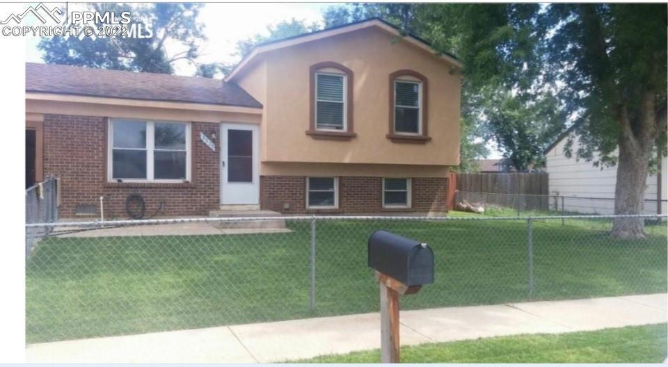 3975 Lardner Ln., Colorado Springs, CO 80916