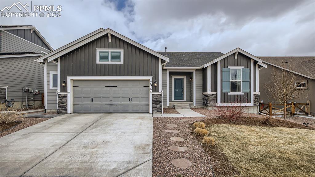 7377 Rim Bluff Ln., Colorado Springs, CO 80927