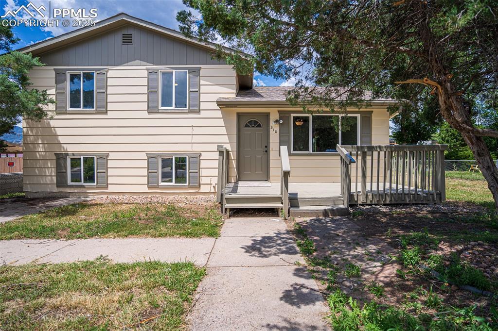810 Hutchinson Dr., Colorado Springs, CO 80910