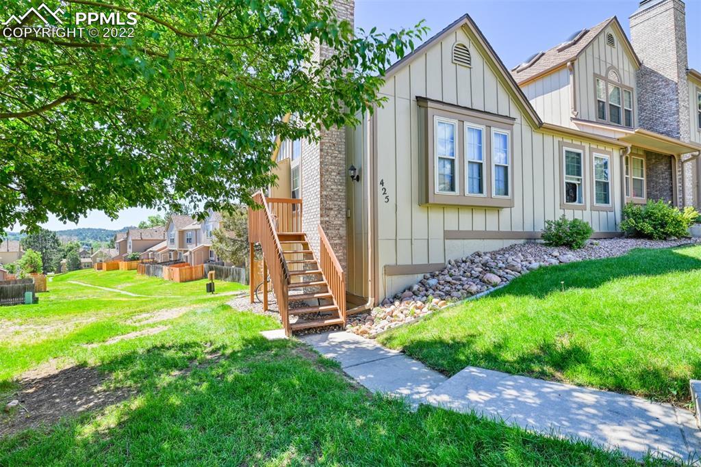 425 Ravenview Ct., Colorado Springs, CO 80919