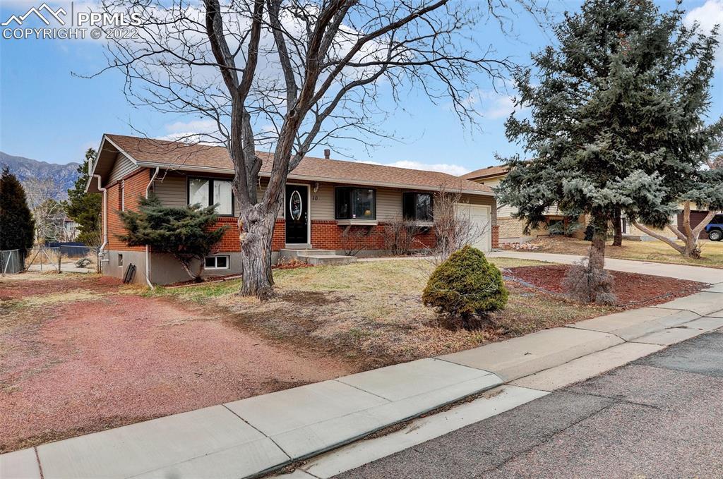 10 W Clover Cir., Colorado Springs, CO 80906
