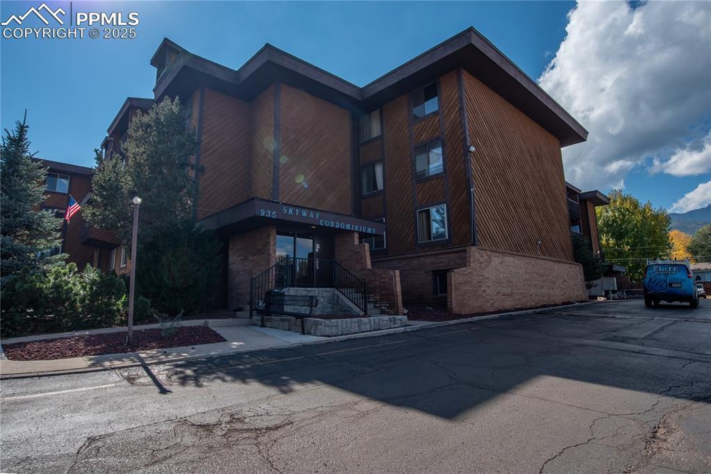 935 Saturn Dr. #101, Colorado Springs, CO 80905