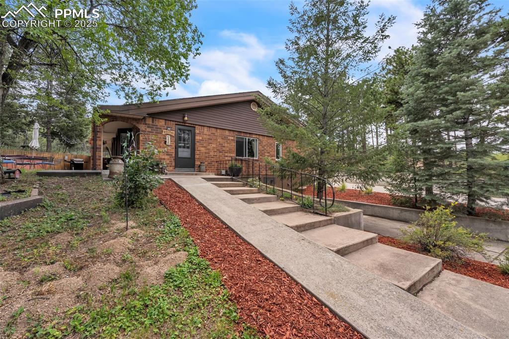 6430 Burrows Rd., Colorado Springs, CO 80908