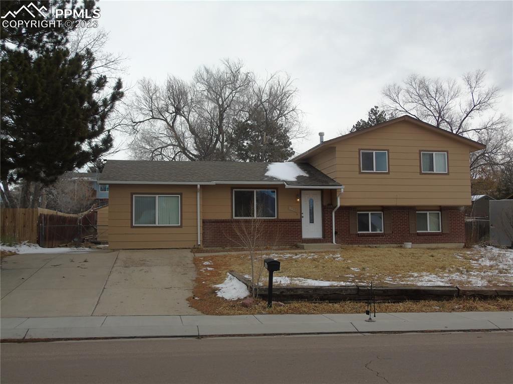 1327 Hathaway Dr., Colorado Springs, CO 80915