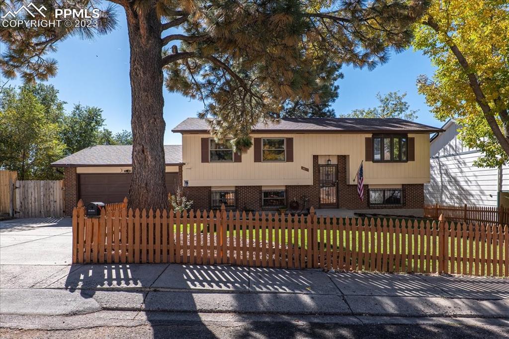 6655 Pawnee Cir., Colorado Springs, CO 80915