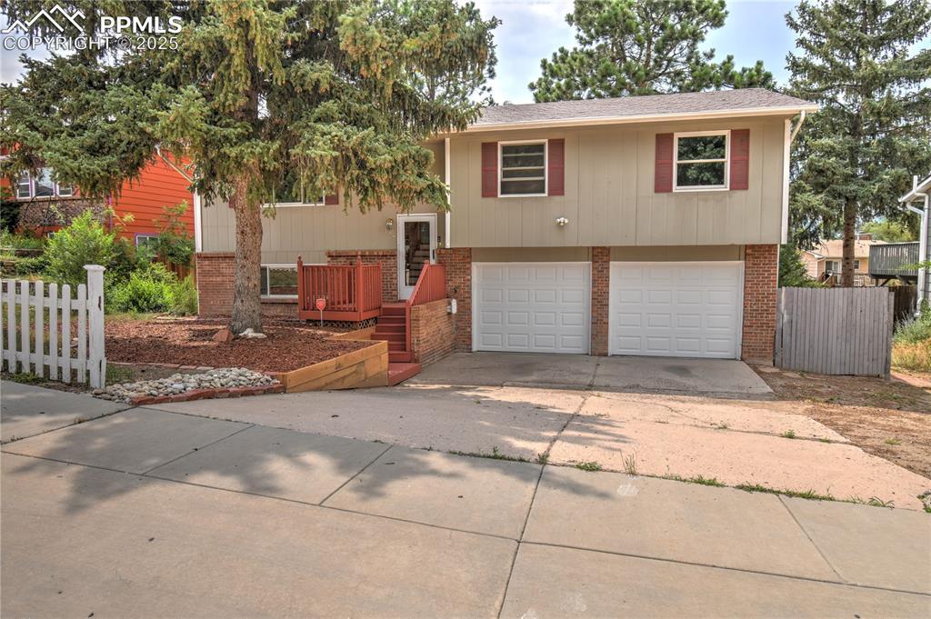 6530 Brook Park Dr., Colorado Springs, CO 80918