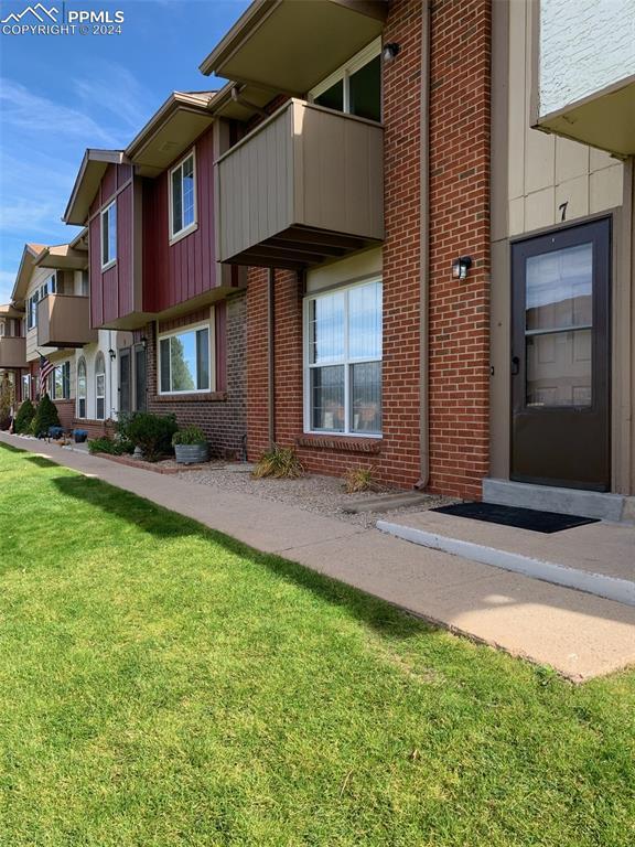 1205 Willow Bend Cir. #B, Colorado Springs, CO 80918